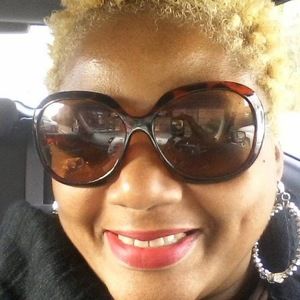 Meet your Posher, Debora